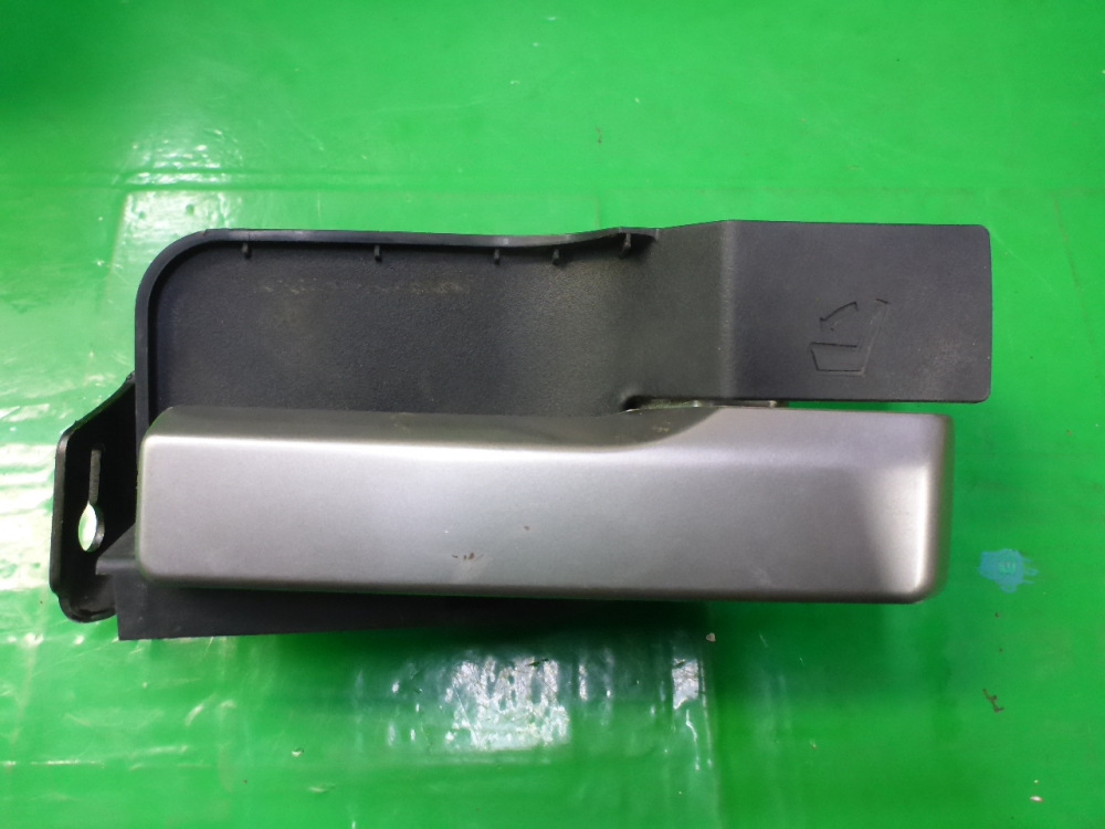 Ручка откидывания заднего сиденья