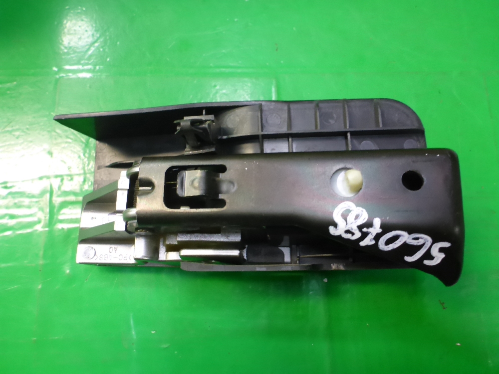 Ручка откидывания заднего сиденья