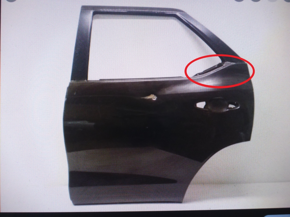 Накладка стекла заднего левого