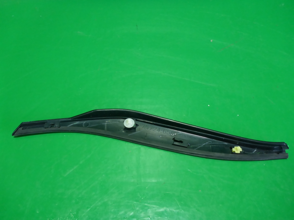 Накладка стекла заднего левого