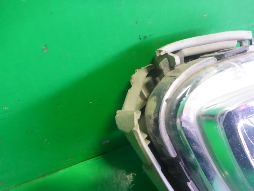 Фара противотуманная правая