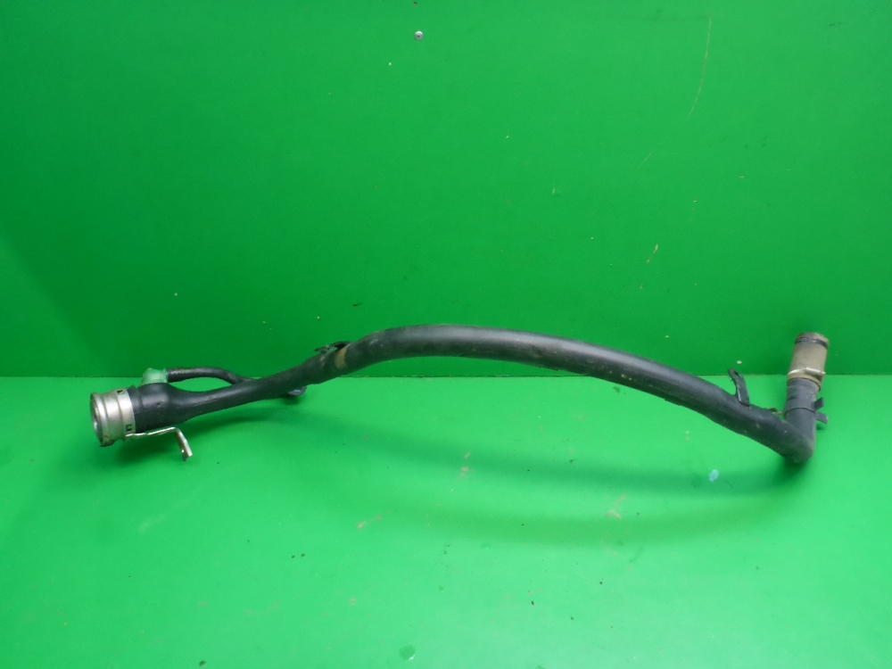 Горловина топливного бака