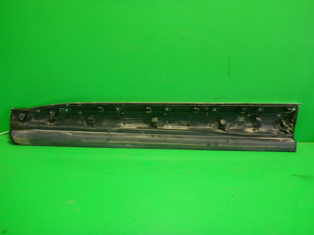 Накладка двери передней правой