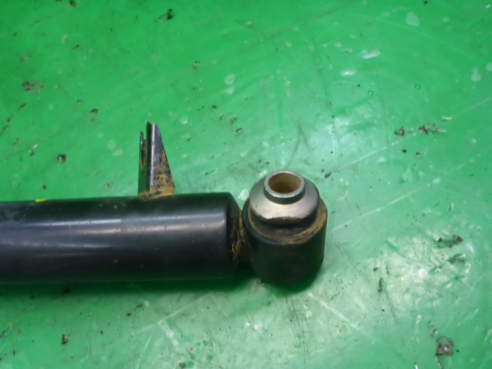 Амортизатор задний правый