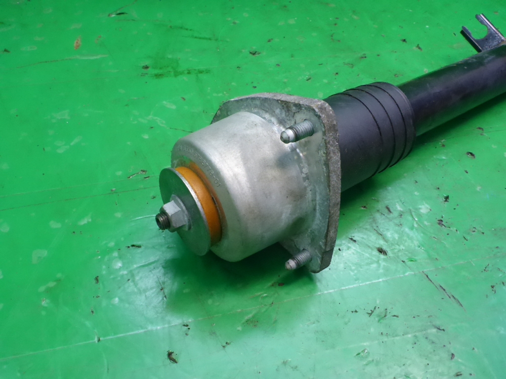 Амортизатор задний правый