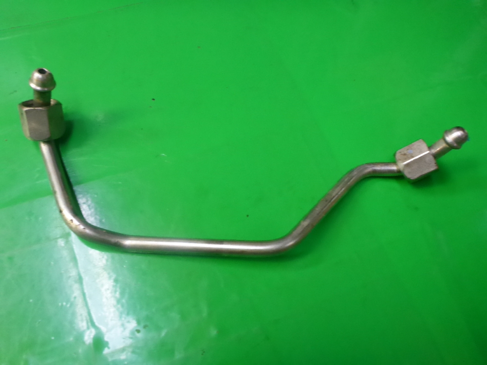 Трубка топливная