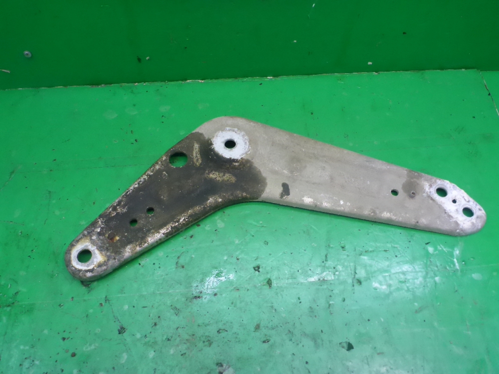 Кронштейн (сопут. товар)