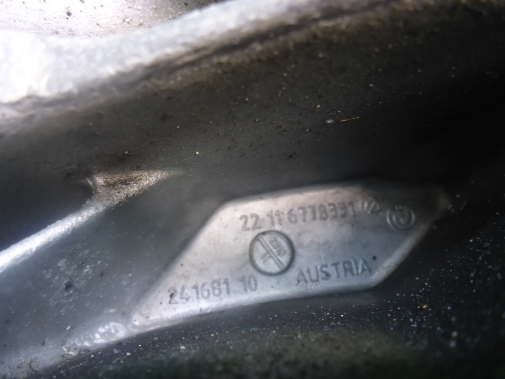 Кронштейн двигателя левый