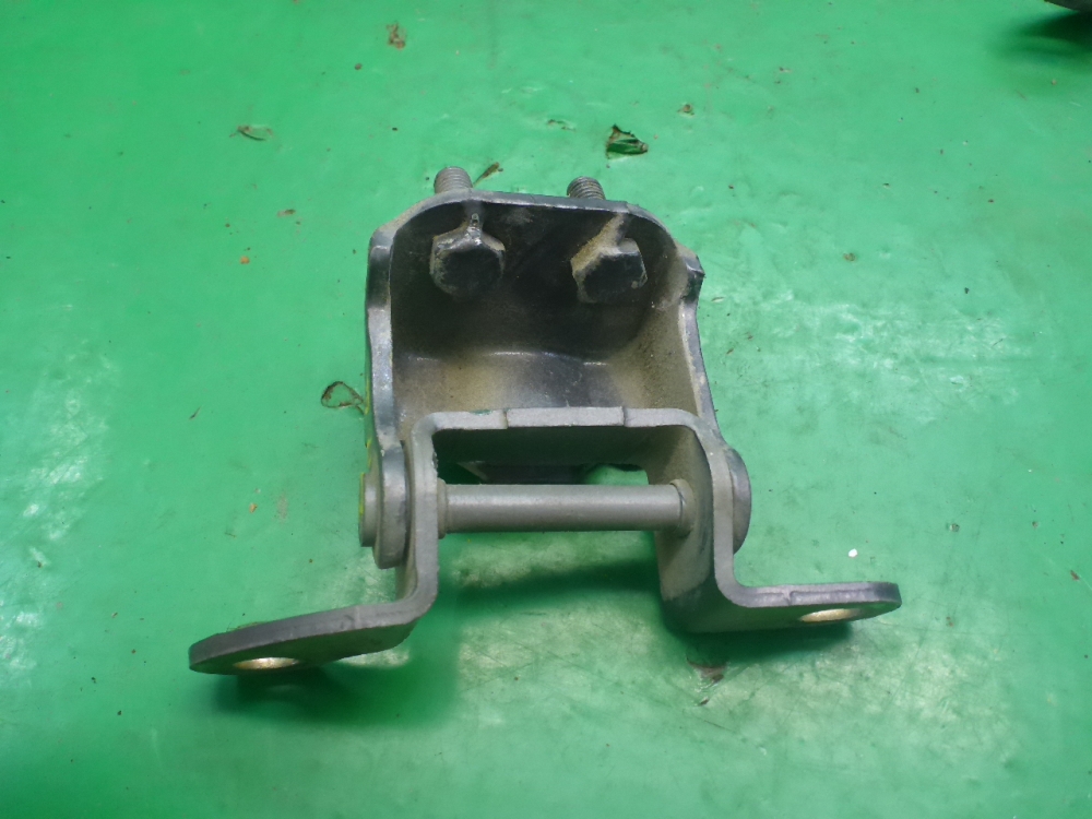 Петля двери задней правой верхняя