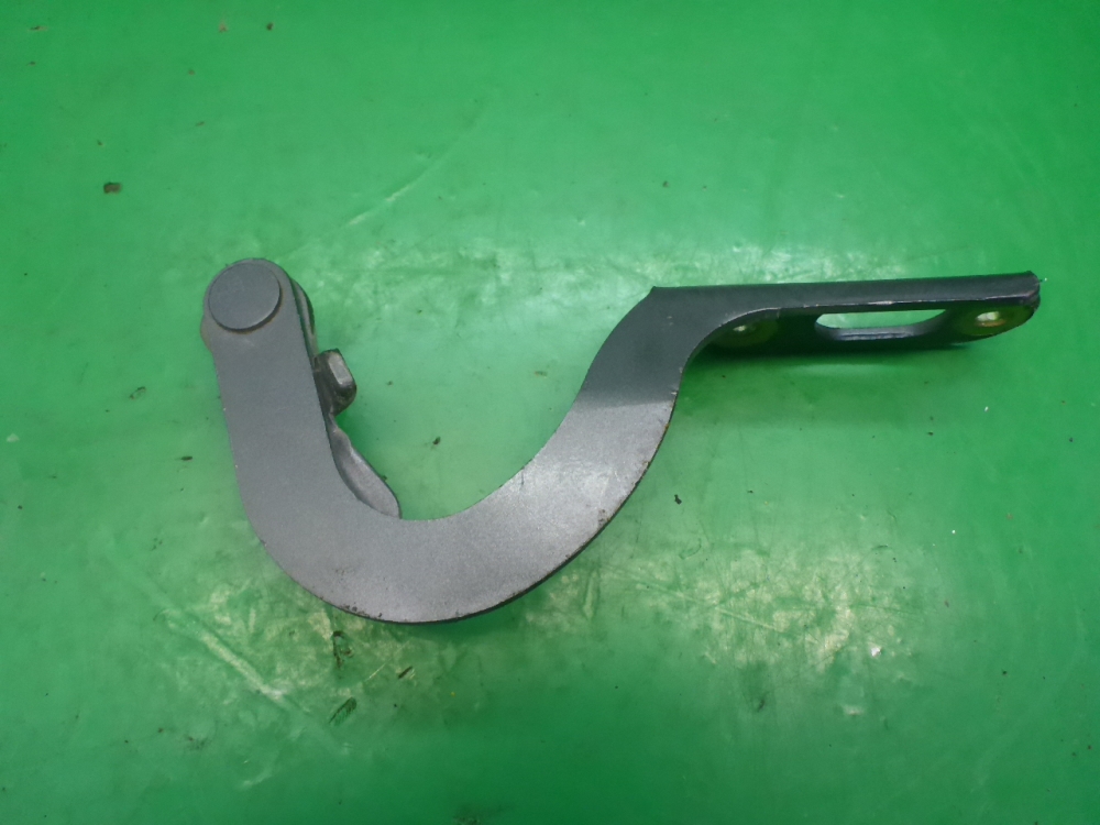 Петля капота левая