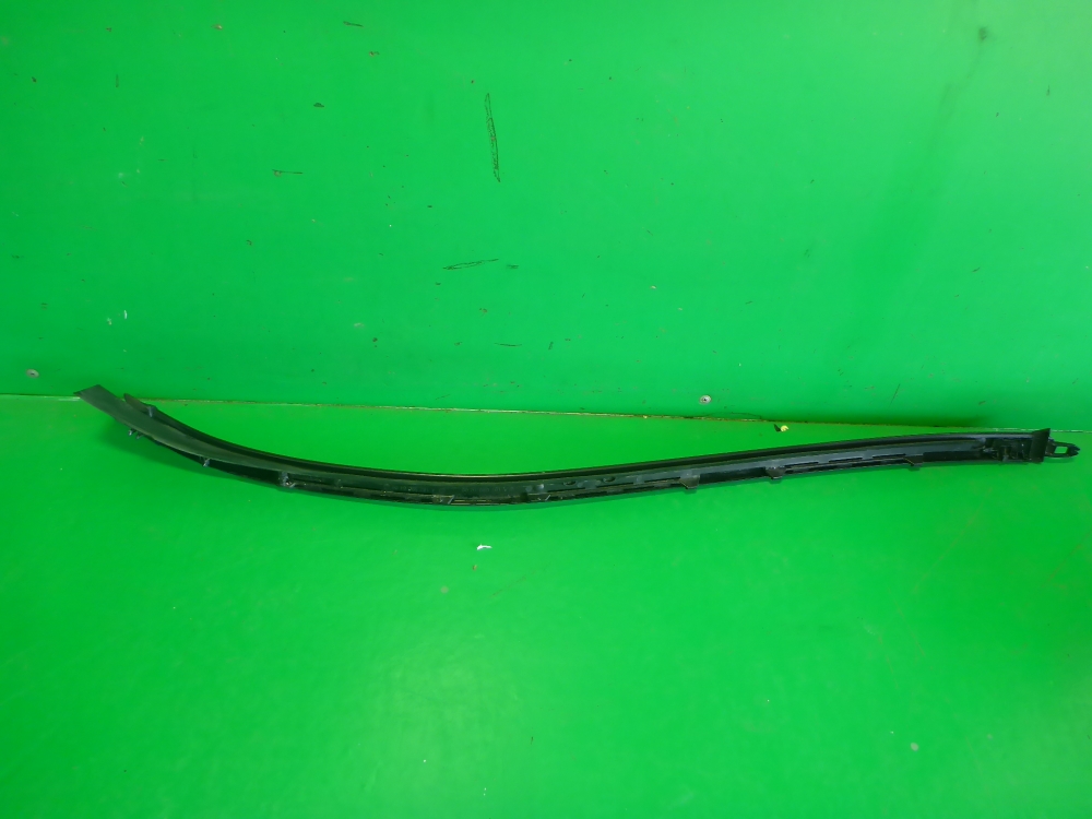 Молдинг лобового стекла