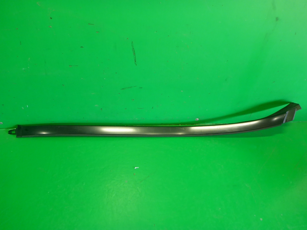 Молдинг лобового стекла