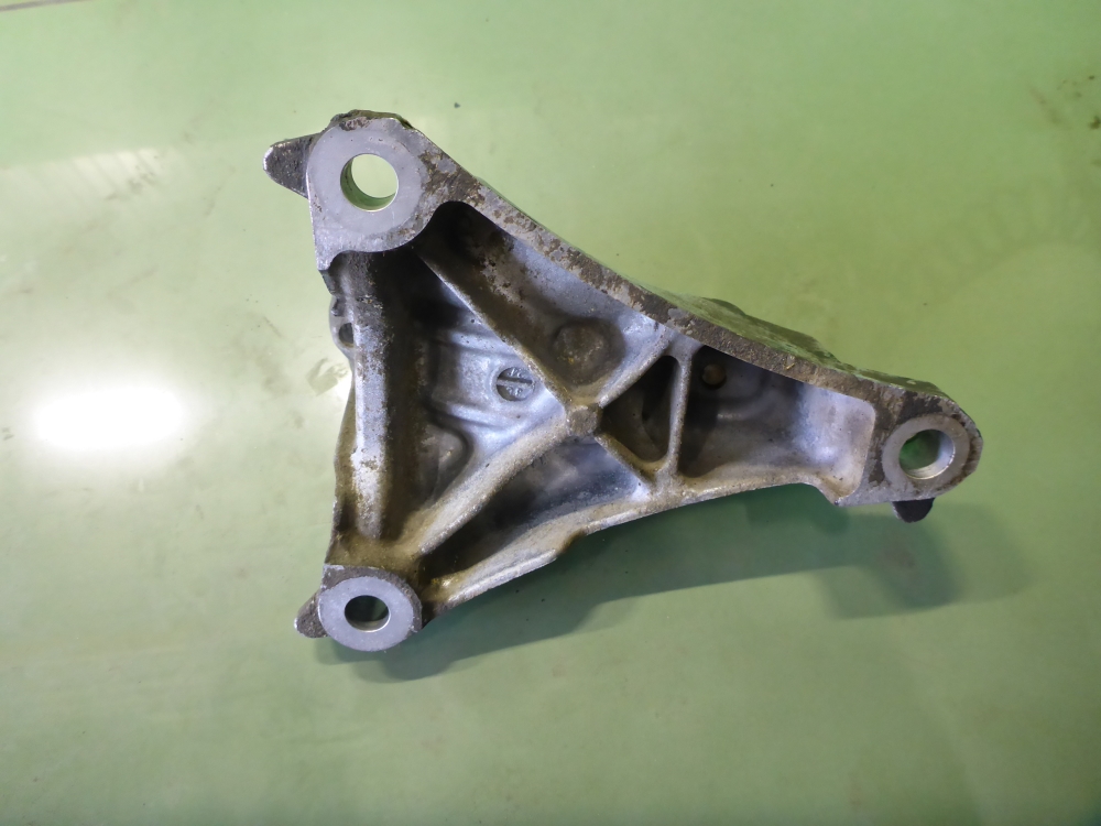 Кронштейн (сопут. товар)