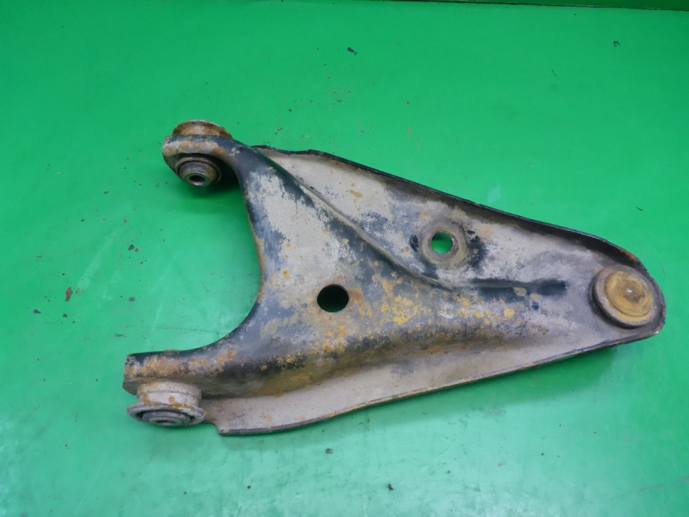 Рычаг передний правый