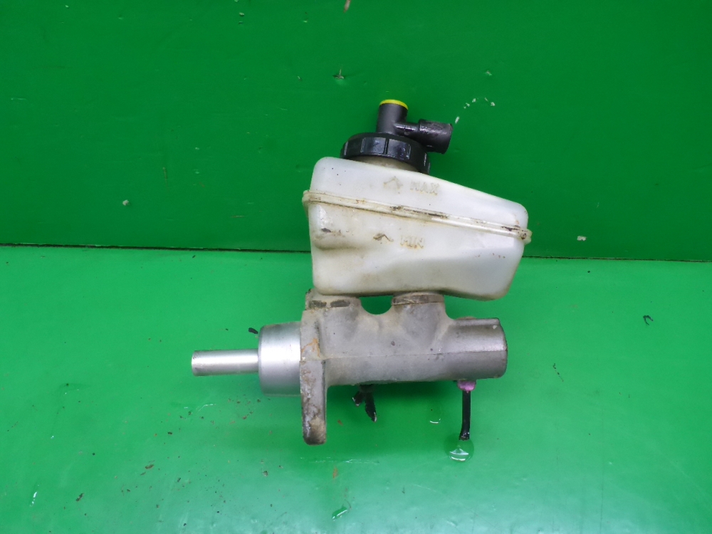 Цилиндр тормозной главный