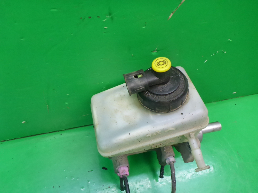 Цилиндр тормозной главный