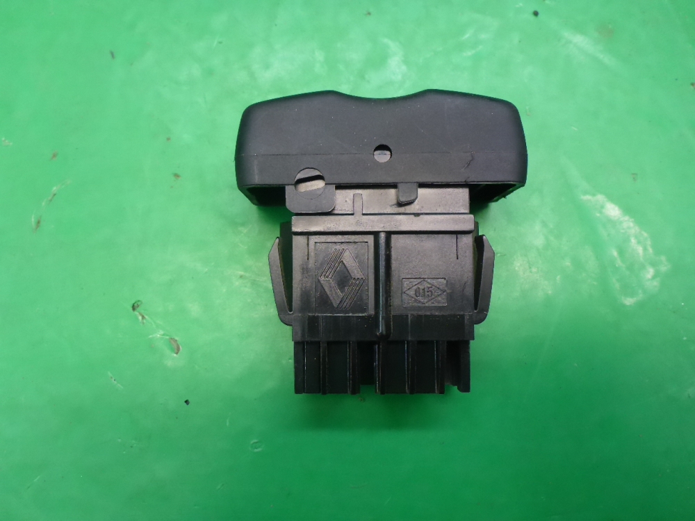 Кнопка обогрева заднего стекла