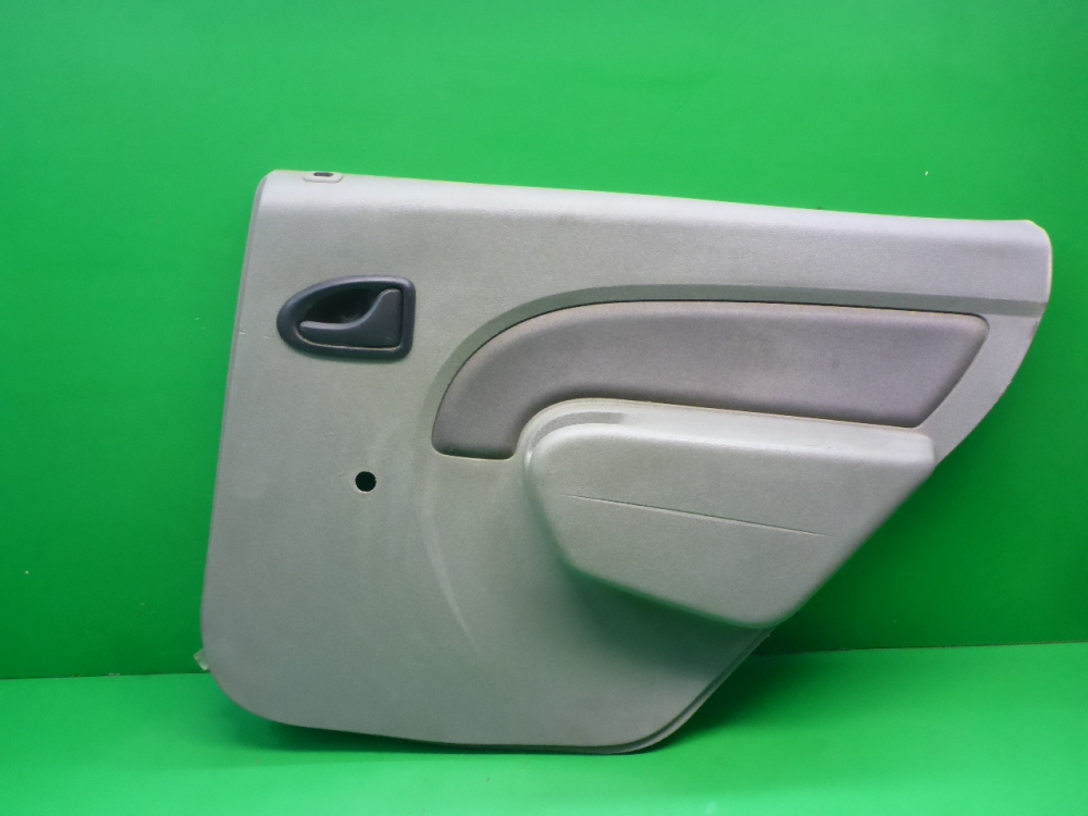 Обшивка двери задней правой