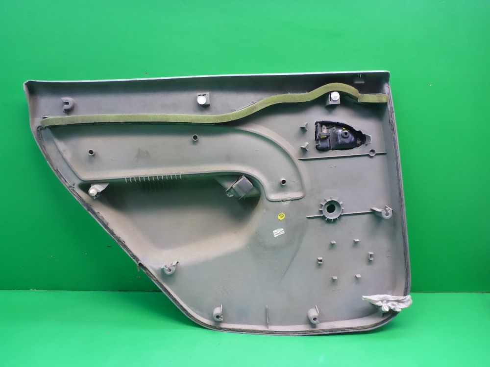 Обшивка двери задней правой