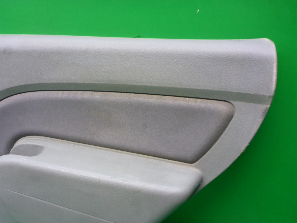 Обшивка двери задней правой