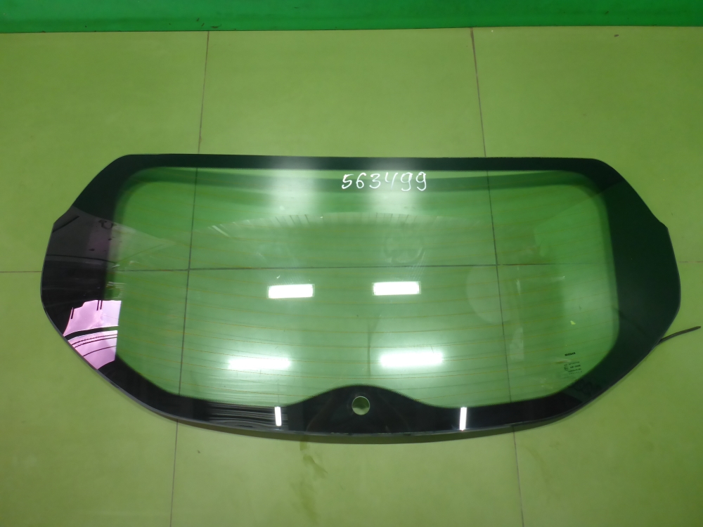 Стекло двери багажника