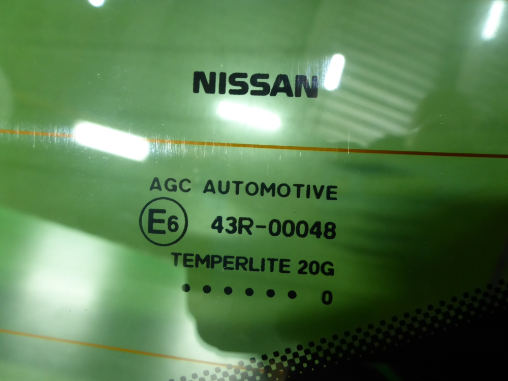 Стекло двери багажника