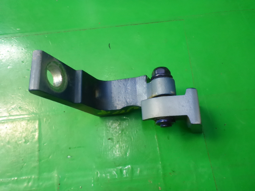 Петля двери передней правой верхняя