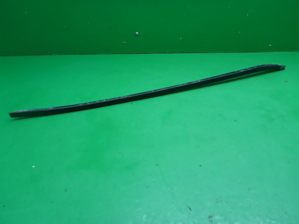 Молдинг лобового стекла