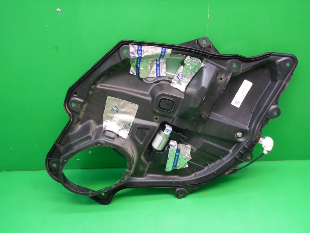 Стеклоподъемник электр. задний левый