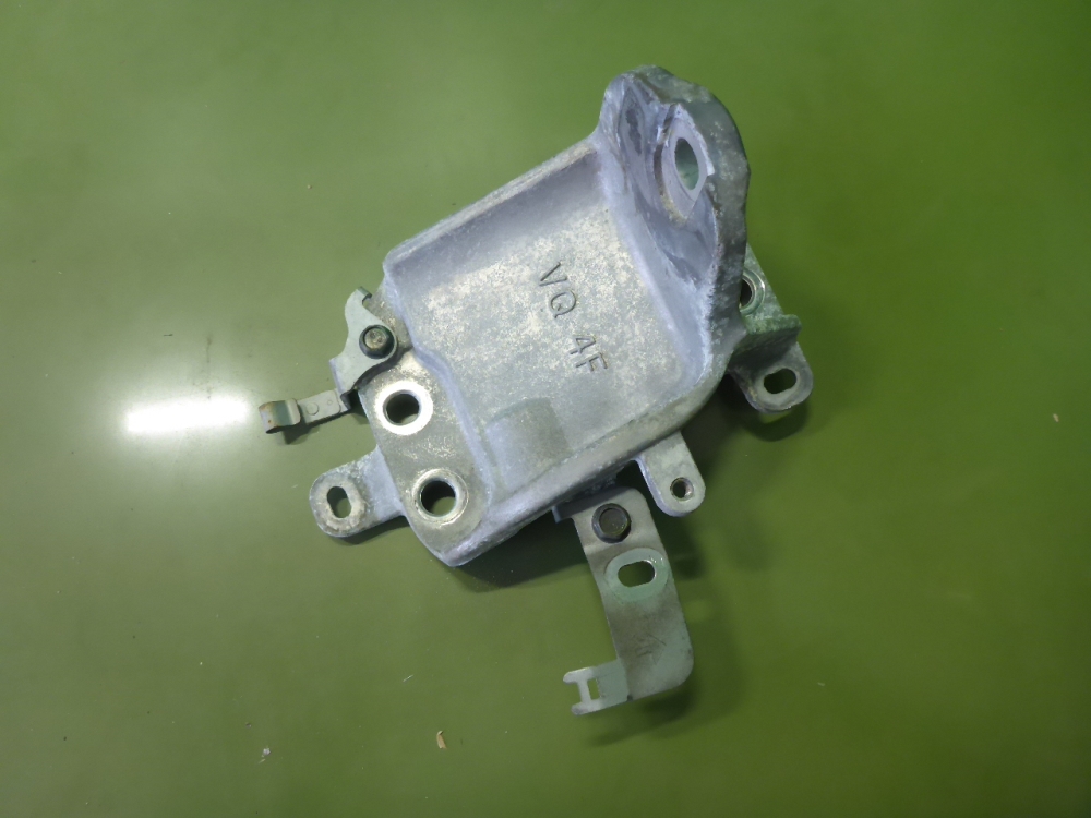 Кронштейн двигателя передний