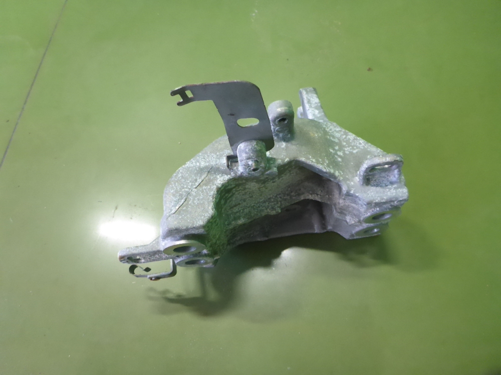 Кронштейн двигателя передний