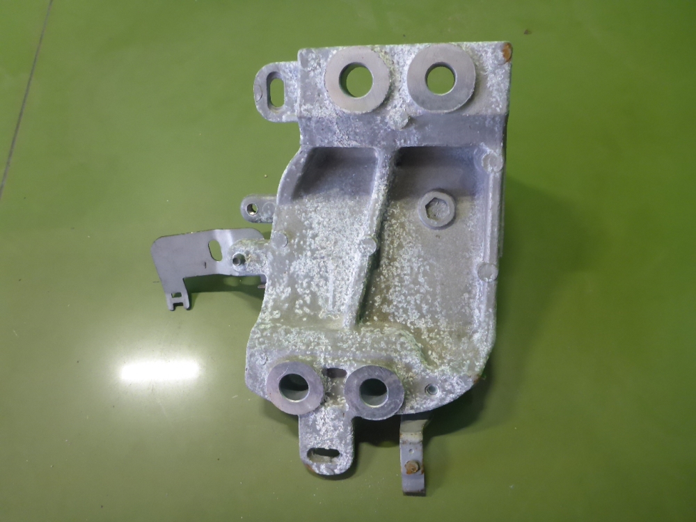 Кронштейн двигателя передний