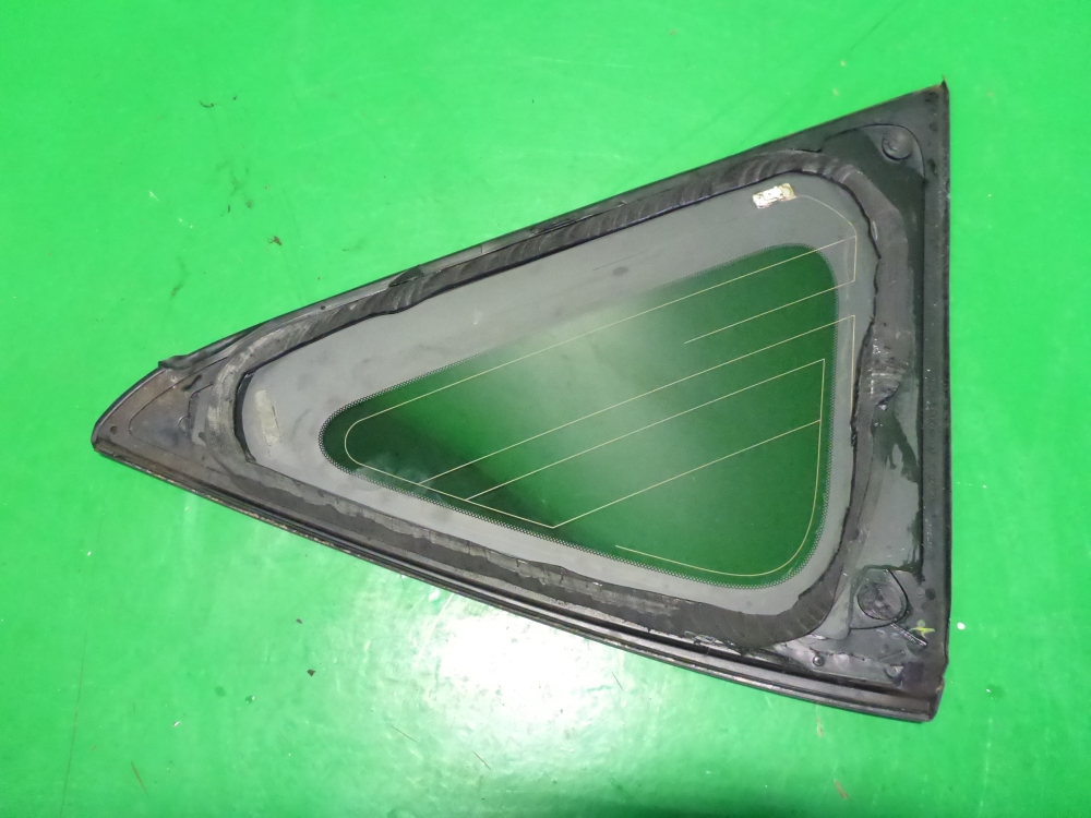 Стекло кузовное глухое левое