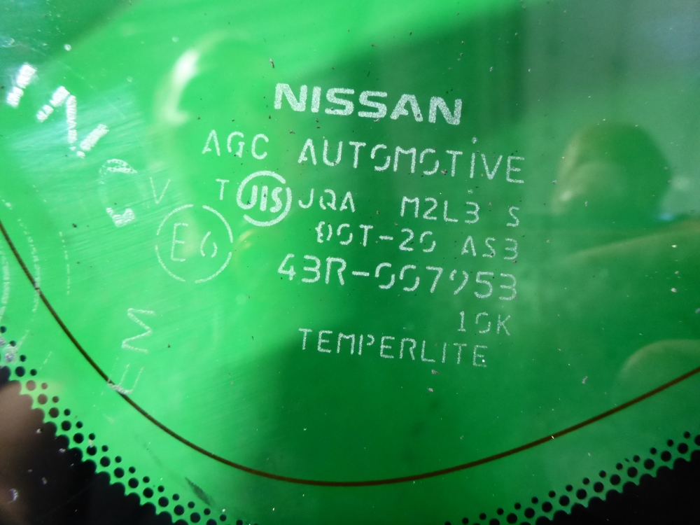 Стекло кузовное глухое левое