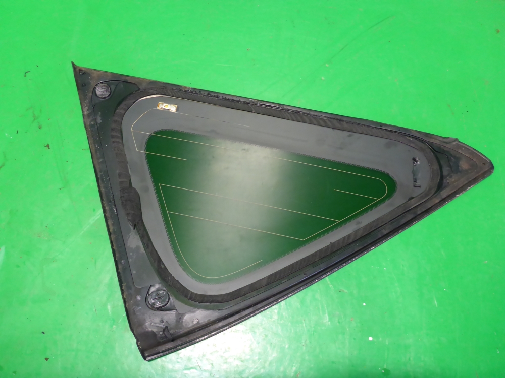 Стекло кузовное глухое правое