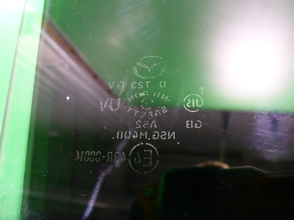 Стекло двери задней правой