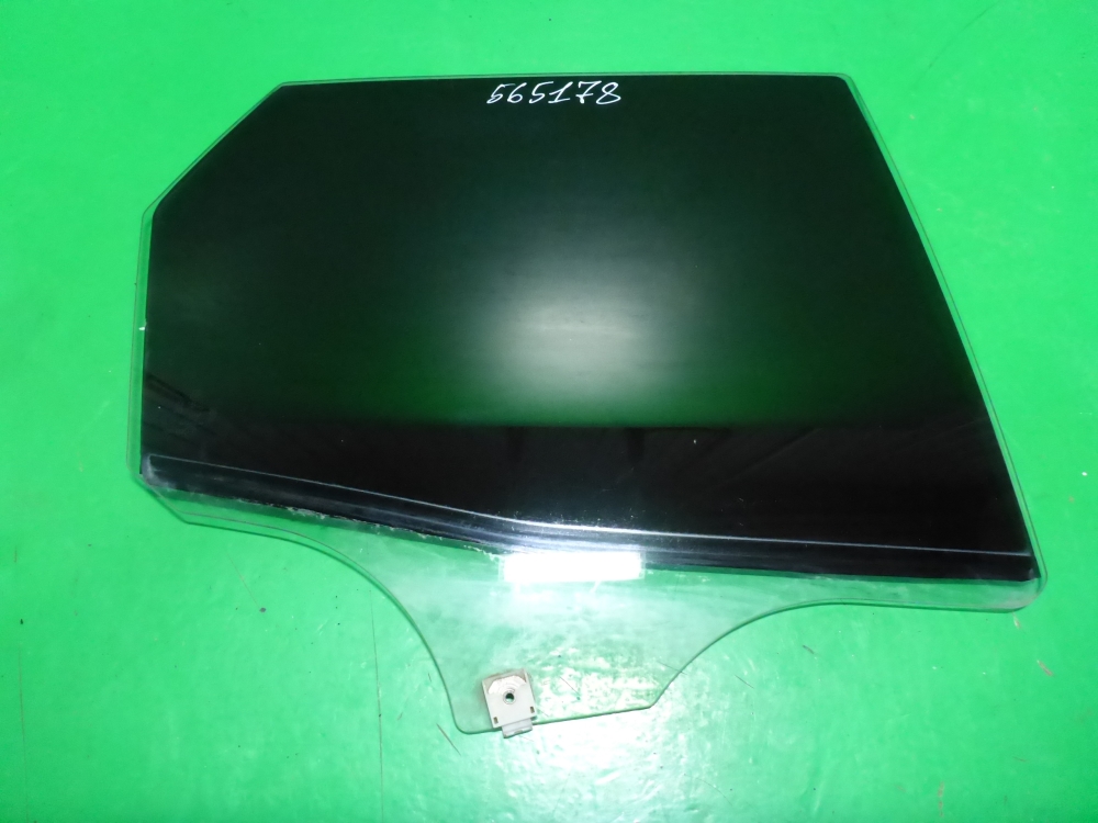 Стекло двери задней правой