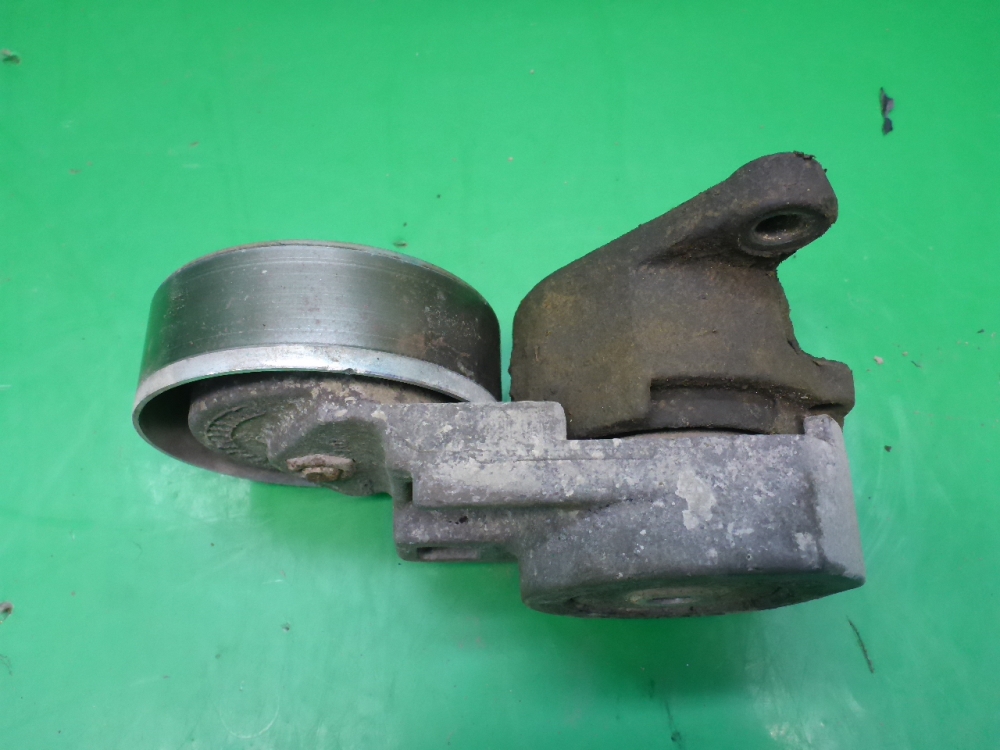 Ролик-натяжитель