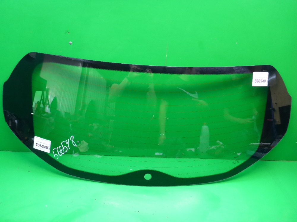 Стекло двери багажника