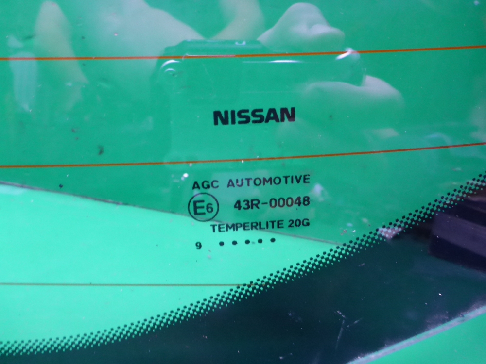 Стекло двери багажника