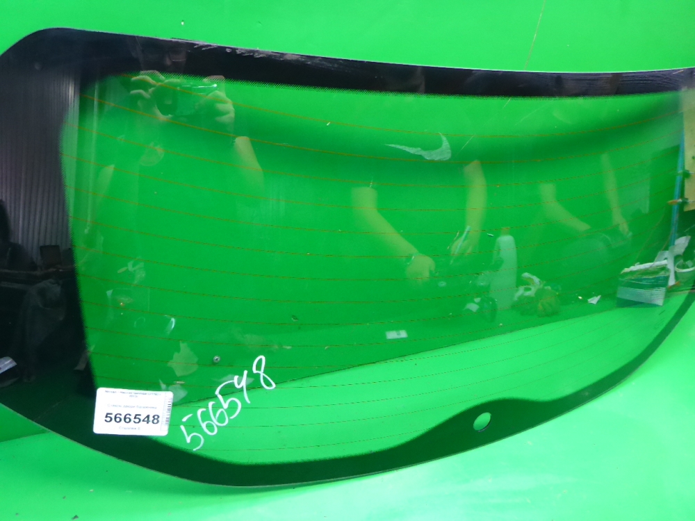 Стекло двери багажника