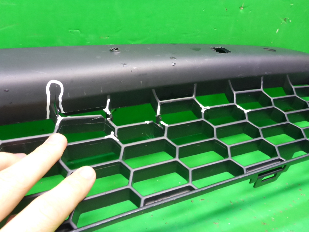 Решетка в бампер центральная