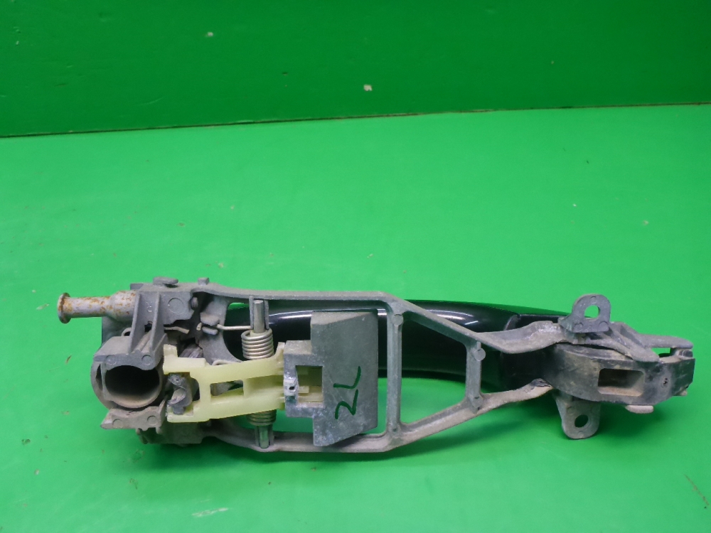 Ручка двери задней наружная левая