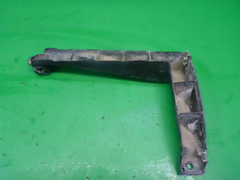 Кронштейн заднего бампера правый