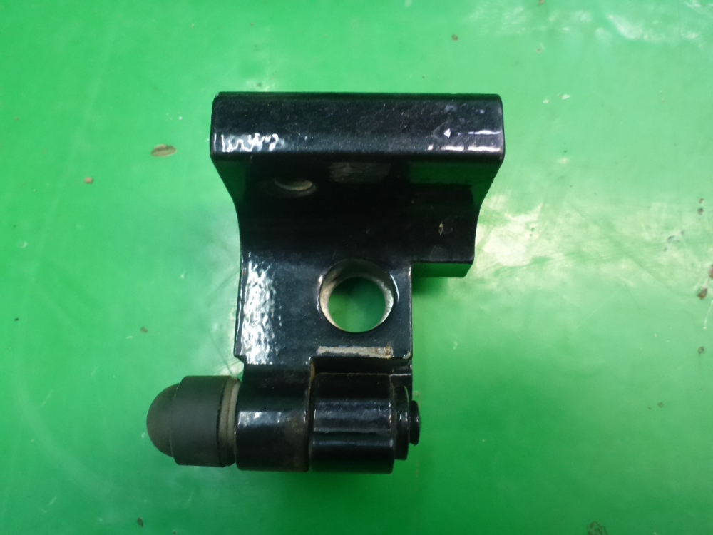 Петля двери задней левой верхняя