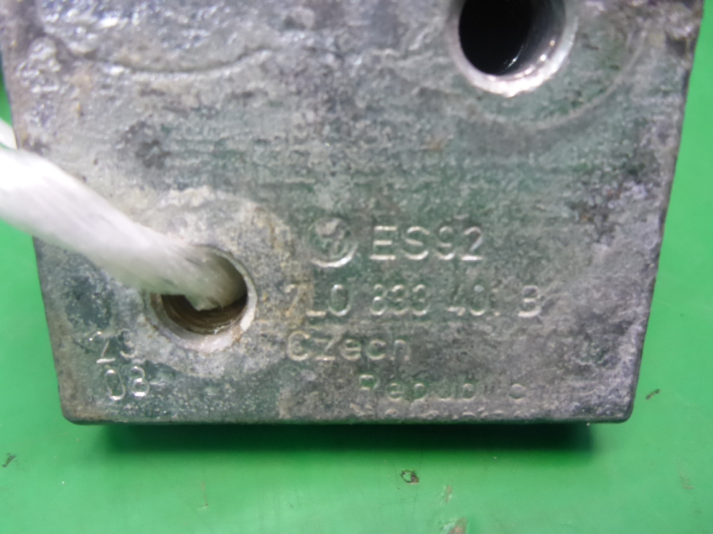 Петля двери задней левой верхняя