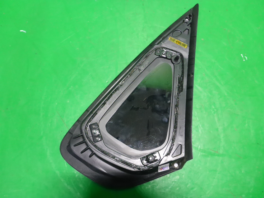 Стекло кузовное глухое левое