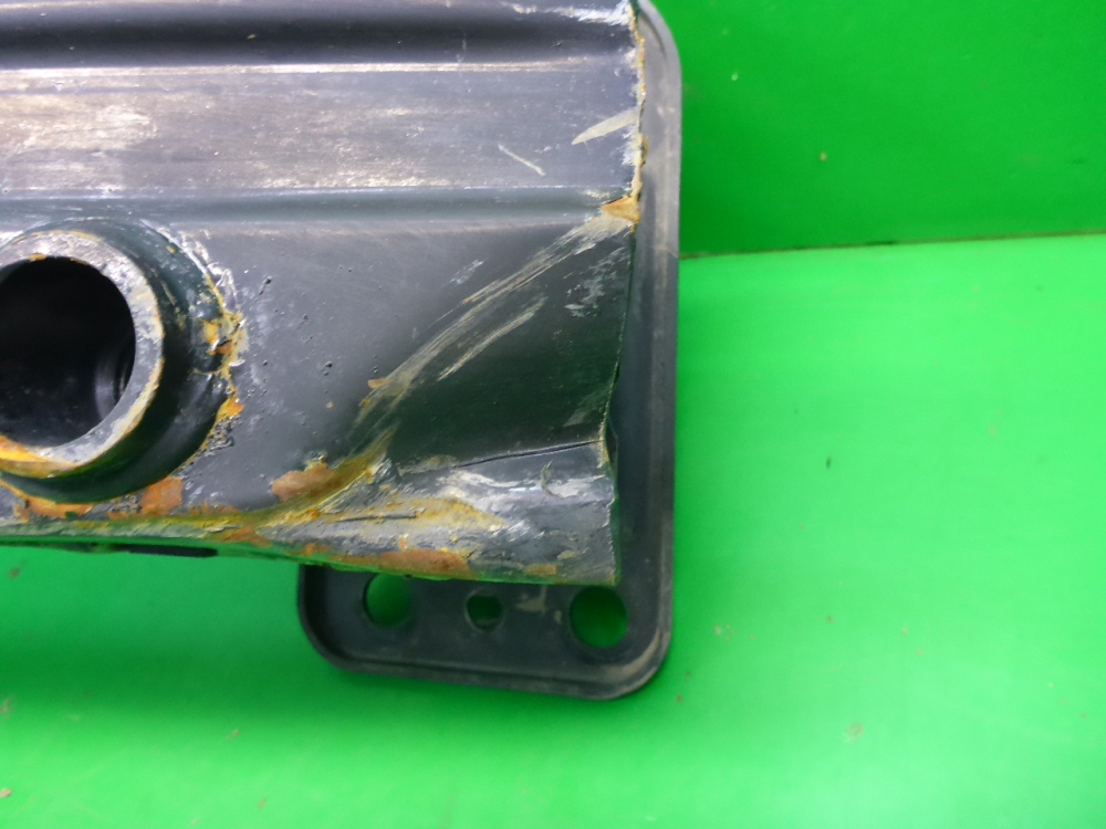 Усилитель переднего бампера