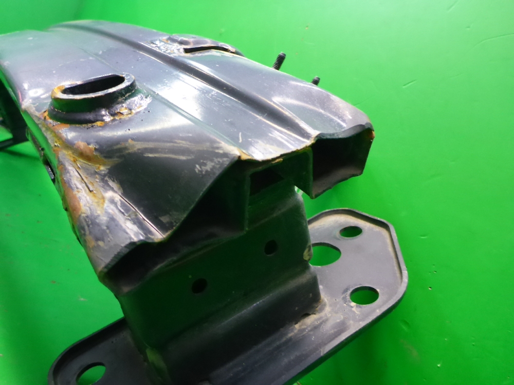 Усилитель переднего бампера