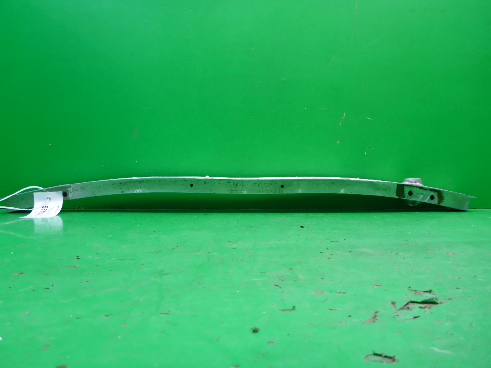 Усилитель переднего бампера